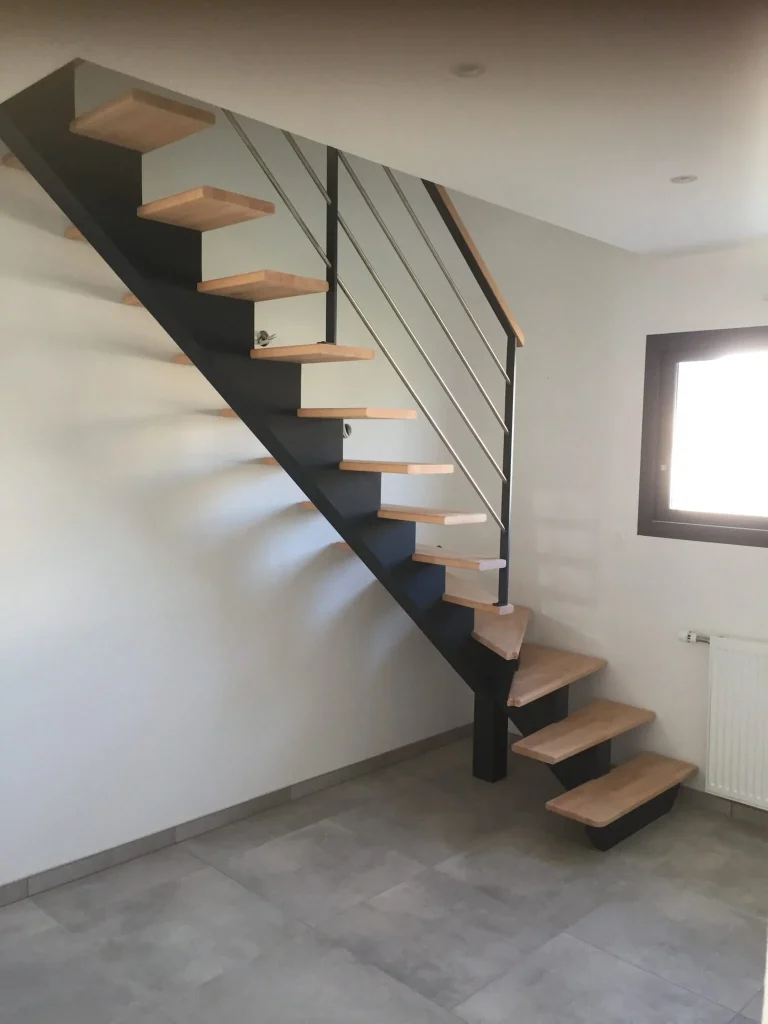 Escalier limon central modèle Platine A